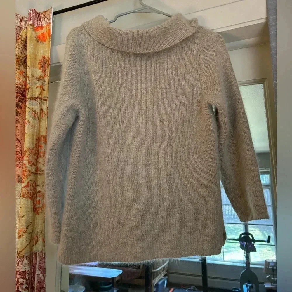 Cream colored angora sweater size medium - Picture 3 of 6
